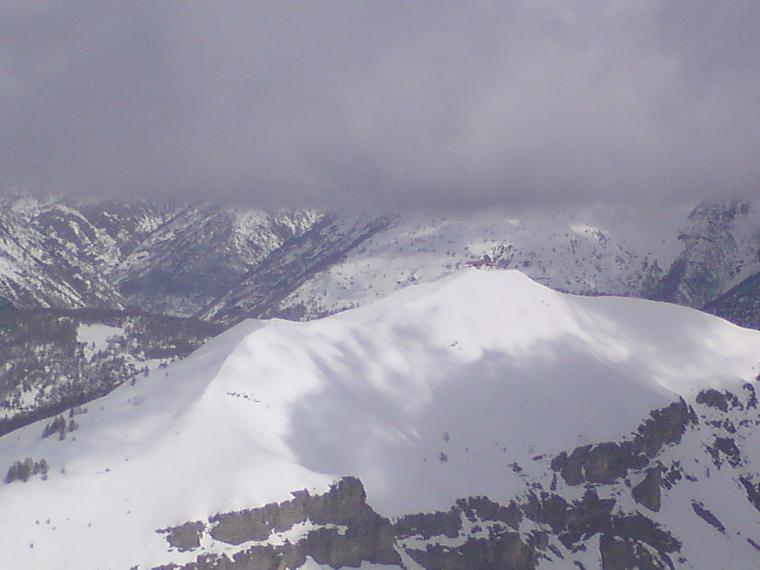 A droite la cime de la berchia et l'arriver du TSD6 butieres a Auron stations du mercantour