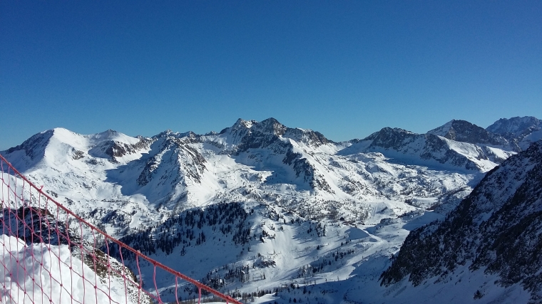 Vue du haut de la cime de Sistron 2603m (saison 2015-2016)